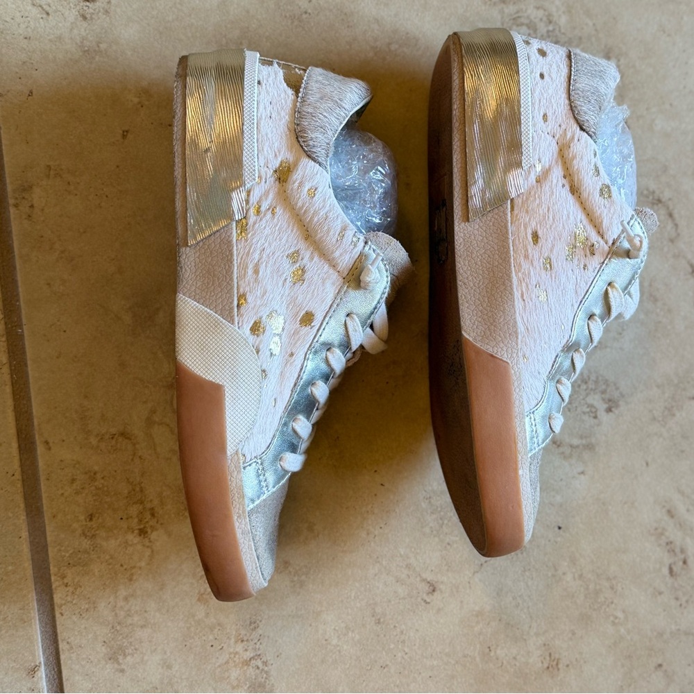 Dolce Vita size 6 Zina Sneakers in White calf hair, Tan, and gold - Picture 6 of 8
